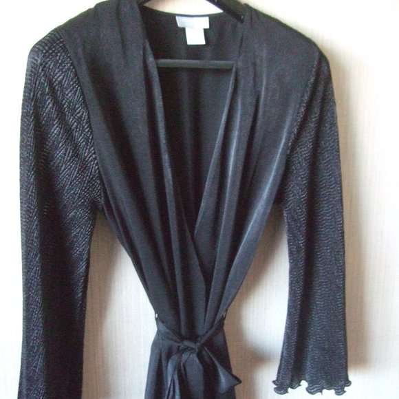 Exquisite Black French Maid Dressing Gown- Pleated  Lacy Sleeves - Picture 7 of 8